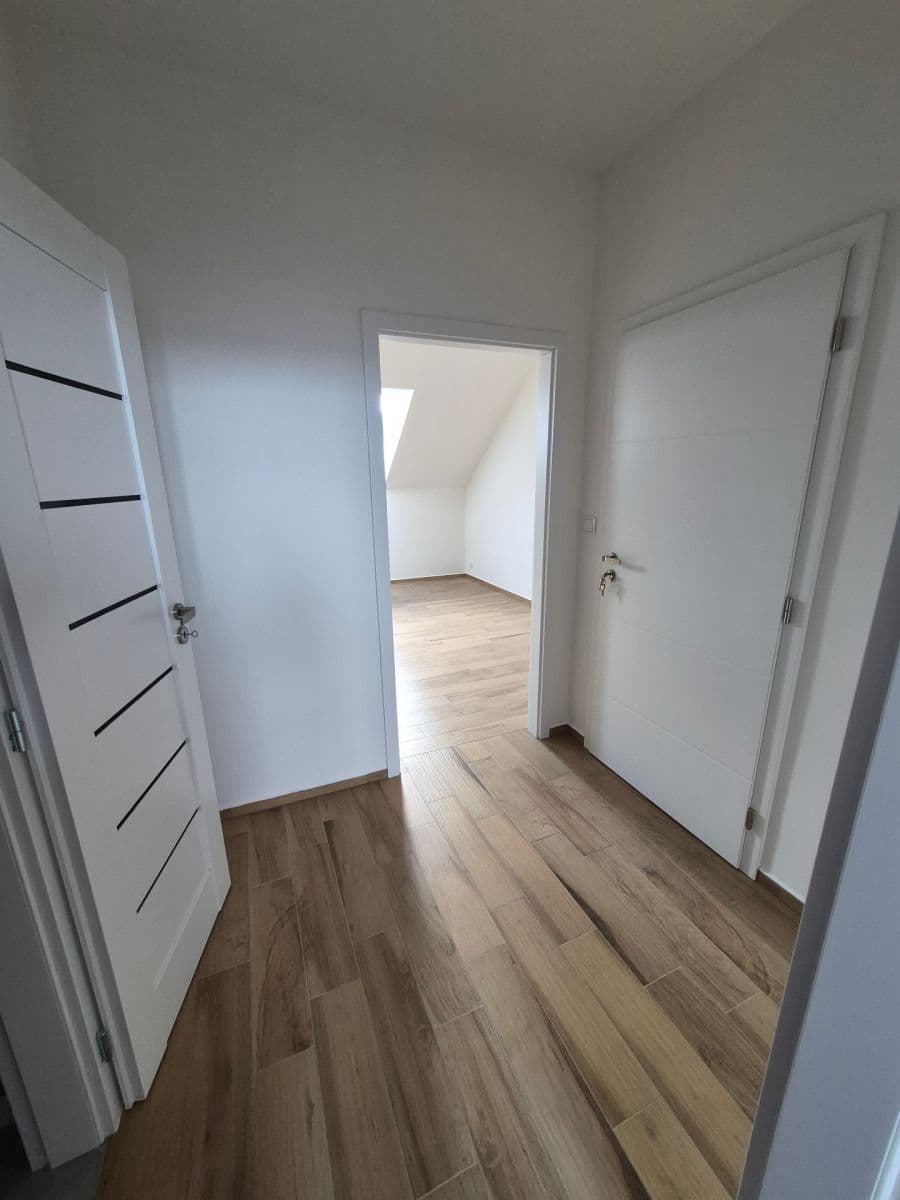 Pronájem bytu 2+kk 45 m², Revoluční, Přeštice, Plzeňský kraj Pronájem bytu 2+kk 45 m², Revoluční, Přeštice, Plzeňský kraj