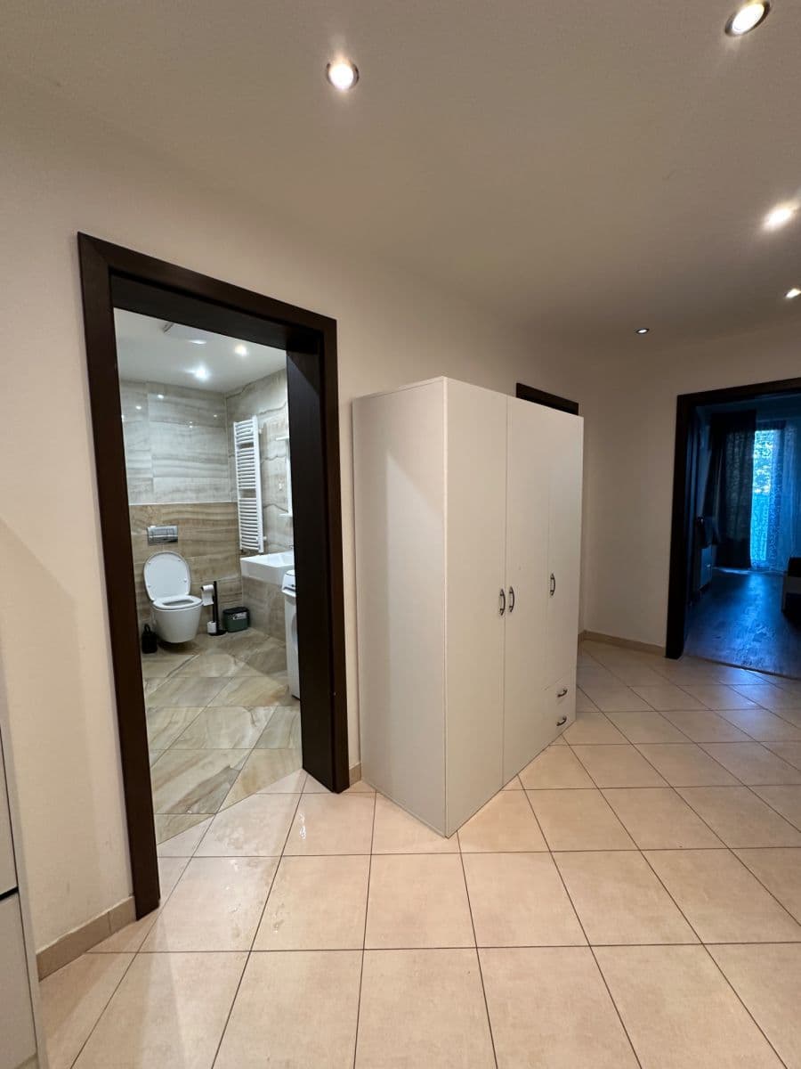 Pronájem bytu 2+1 66 m², Olšanská, Praha, Praha Pronájem bytu 2+1 66 m², Olšanská, Praha, Praha