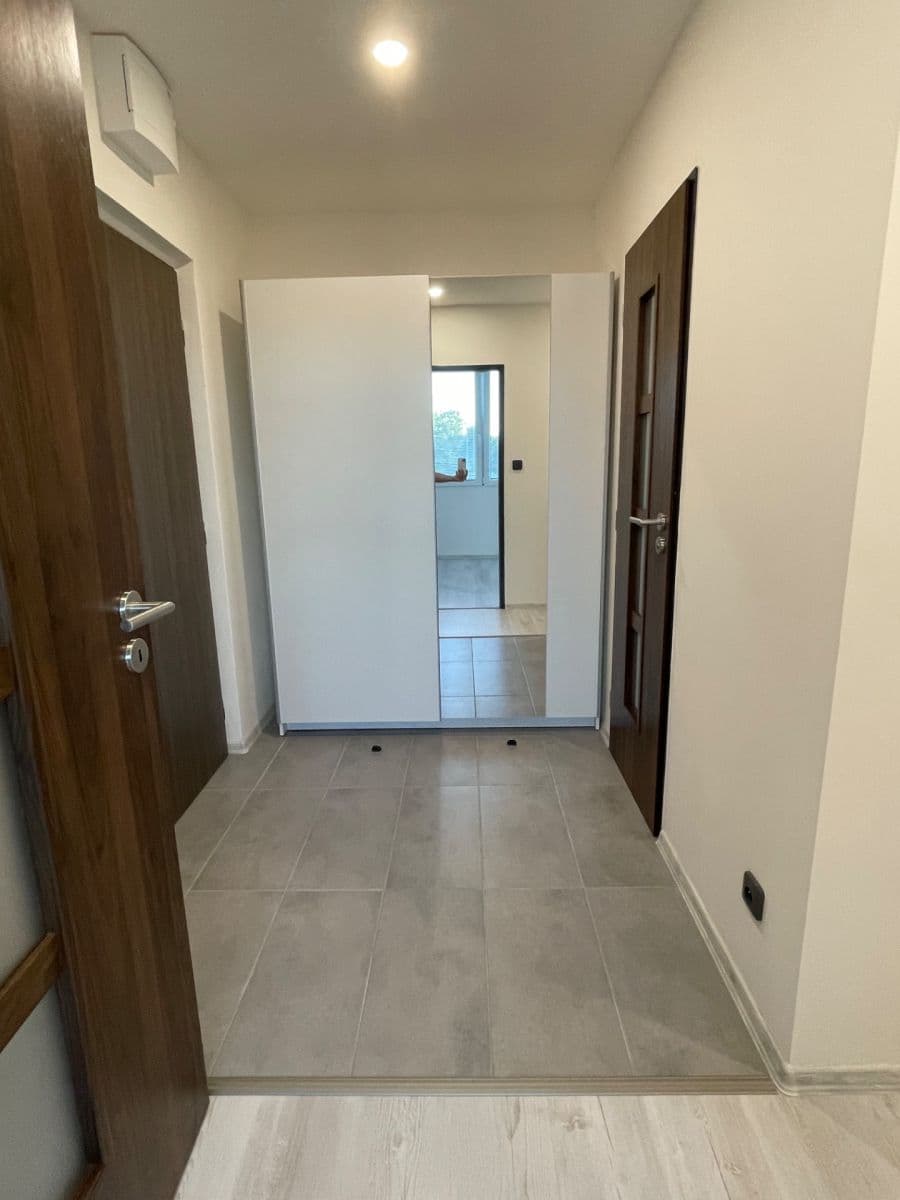 Prodej bytu 2+kk 34 m², Americká, Kladno, Středočeský kraj Prodej bytu 2+kk 34 m², Americká, Kladno, Středočeský kraj