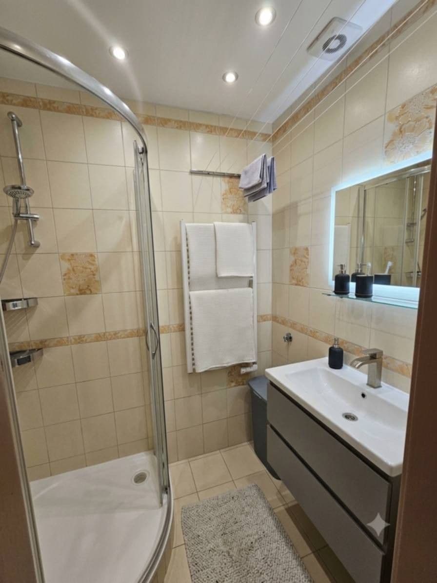 Pronájem bytu 3+1 88 m², Nehvizdská, Praha, Praha Pronájem bytu 3+1 88 m², Nehvizdská, Praha, Praha