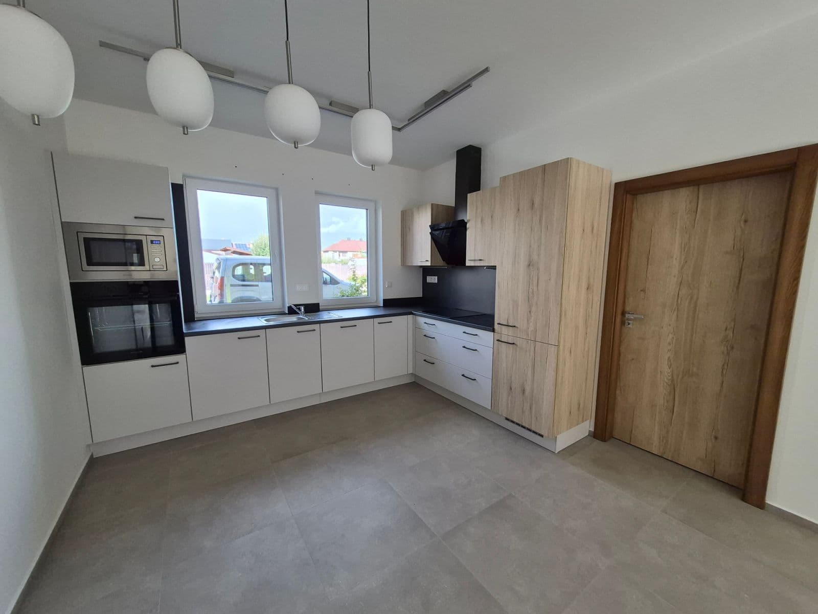 Pronájem bytu 4+kk 100 m², Revoluční, Přeštice, Plzeňský kraj Pronájem bytu 4+kk 100 m², Revoluční, Přeštice, Plzeňský kraj
