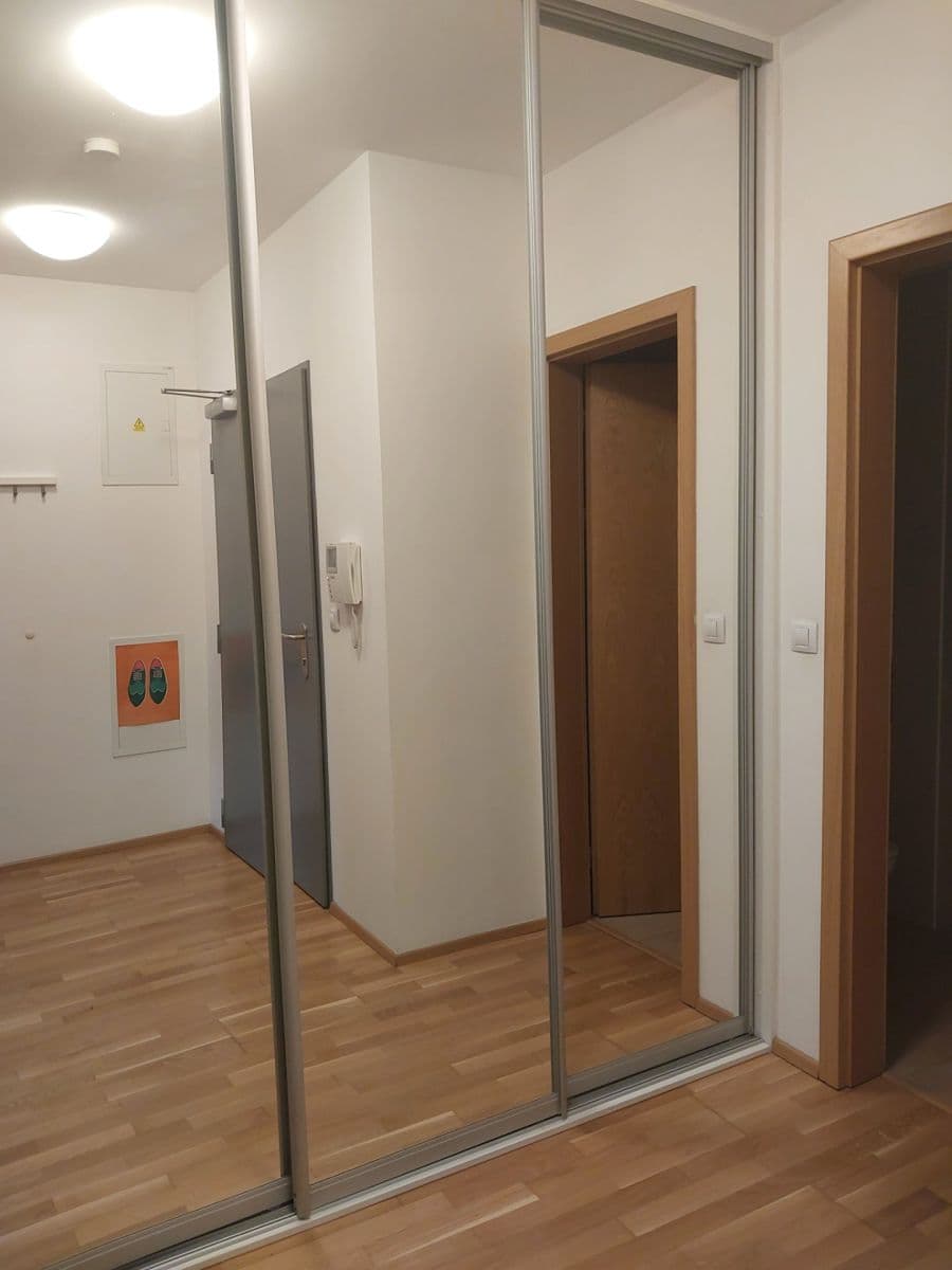 Pronájem bytu 1+kk 41 m², Korunní, Praha, Praha Pronájem bytu 1+kk 41 m², Korunní, Praha, Praha