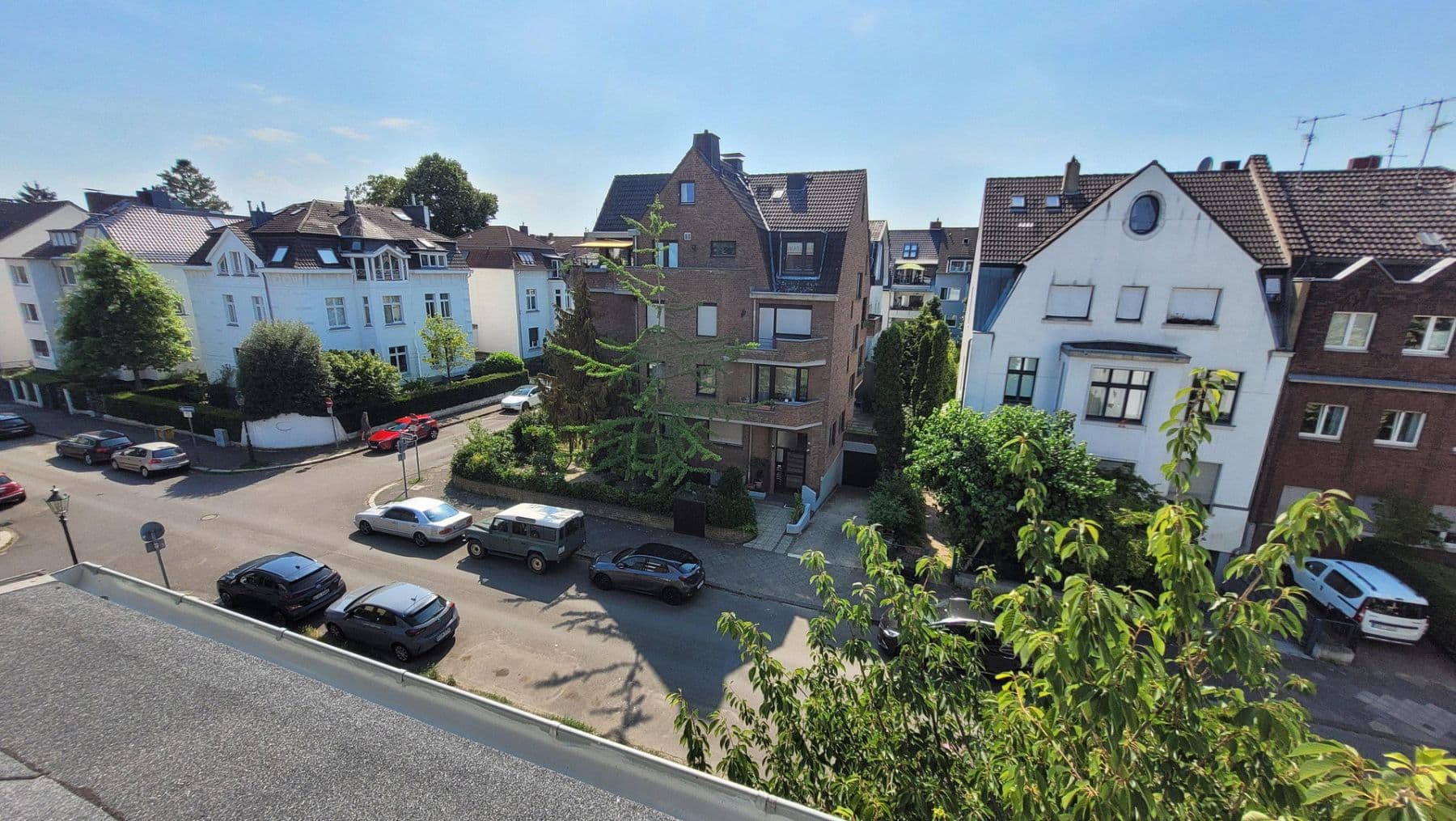 Pronájem bytu 3+1 109 m², Düsseldorf, Severní Porýní-Vestfálsko Pronájem bytu 3+1 109 m², Düsseldorf, Severní Porýní-Vestfálsko
