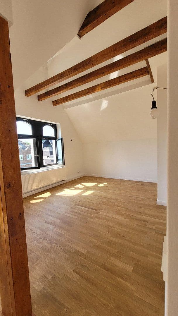 Pronájem bytu 3+1 109 m², Düsseldorf, Severní Porýní-Vestfálsko Pronájem bytu 3+1 109 m², Düsseldorf, Severní Porýní-Vestfálsko