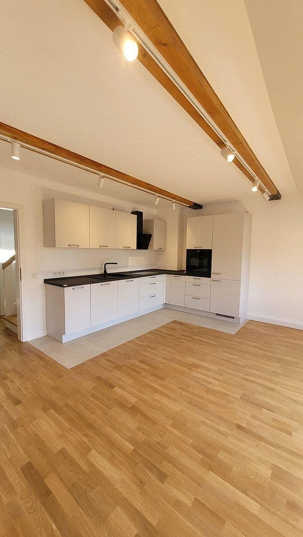 Pronájem bytu 3+1 109 m², Düsseldorf, Severní Porýní-Vestfálsko Pronájem bytu 3+1 109 m², Düsseldorf, Severní Porýní-Vestfálsko