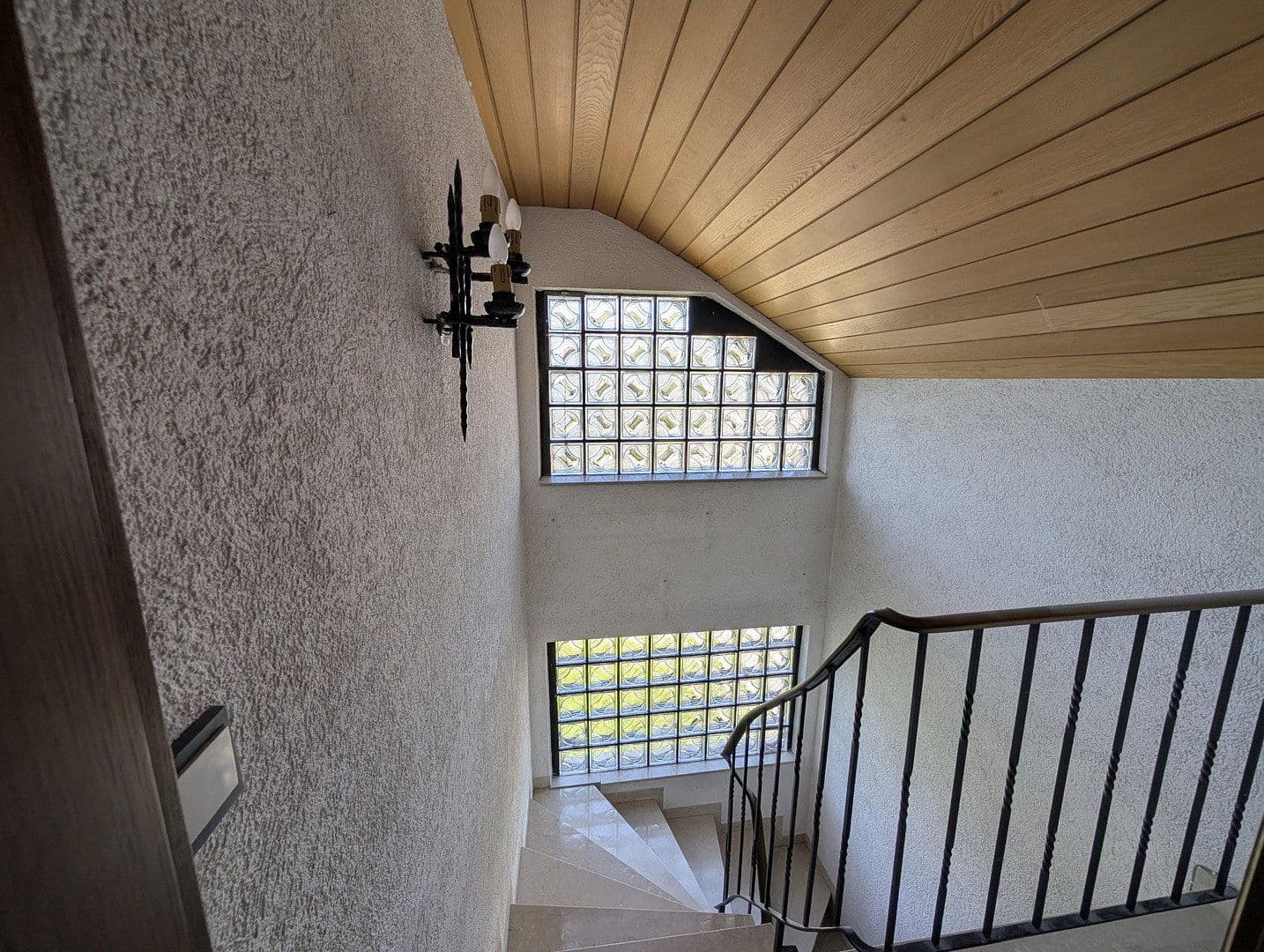 Prodej domu 162 m², pozemek 360 m², Goldbach, Bavorsko Prodej domu 162 m², pozemek 360 m², Goldbach, Bavorsko