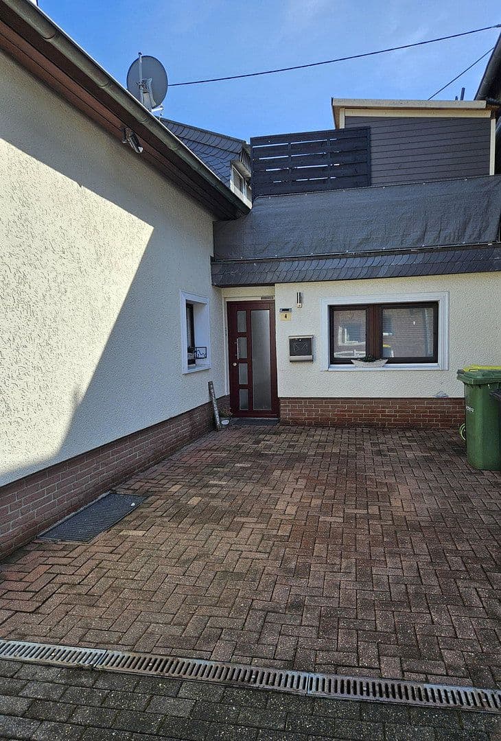 Prodej domu 84 m², pozemek 120 m², Niederkassel, Severní Porýní-Vestfálsko Prodej domu 84 m², pozemek 120 m², Niederkassel, Severní Porýní-Vestfálsko