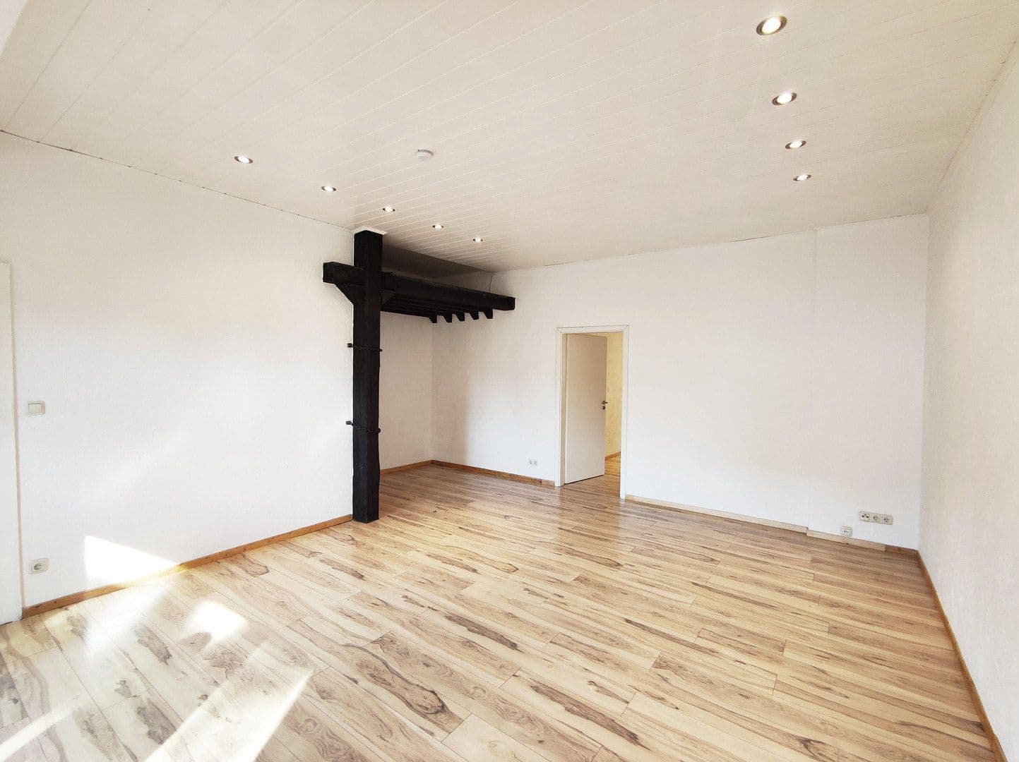 Pronájem bytu 2+1 72 m², Düren, Severní Porýní-Vestfálsko Pronájem bytu 2+1 72 m², Düren, Severní Porýní-Vestfálsko