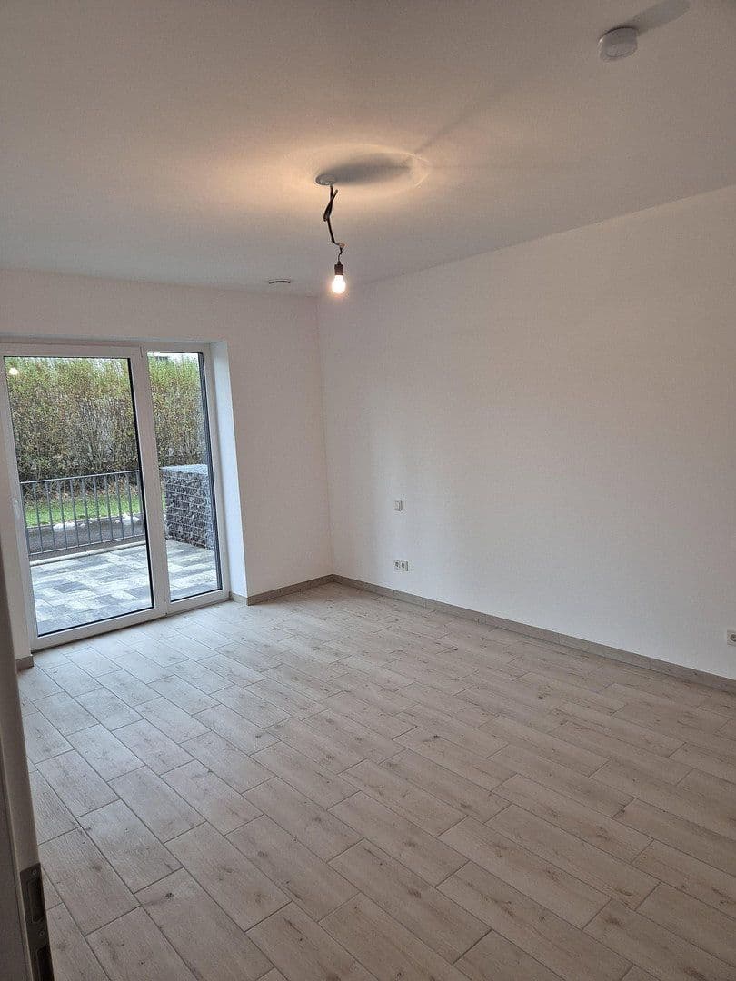 Pronájem bytu 3+1 120 m², Schloßstr. 2G, Wadern, Země Sársko Pronájem bytu 3+1 120 m², Schloßstr. 2G, Wadern, Země Sársko