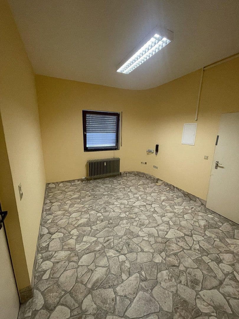 Pronájem nebytového prostoru 30 m², Schwäbisch Gmünd, Bádensko-Württembersko Pronájem nebytového prostoru 30 m², Schwäbisch Gmünd, Bádensko-Württembersko