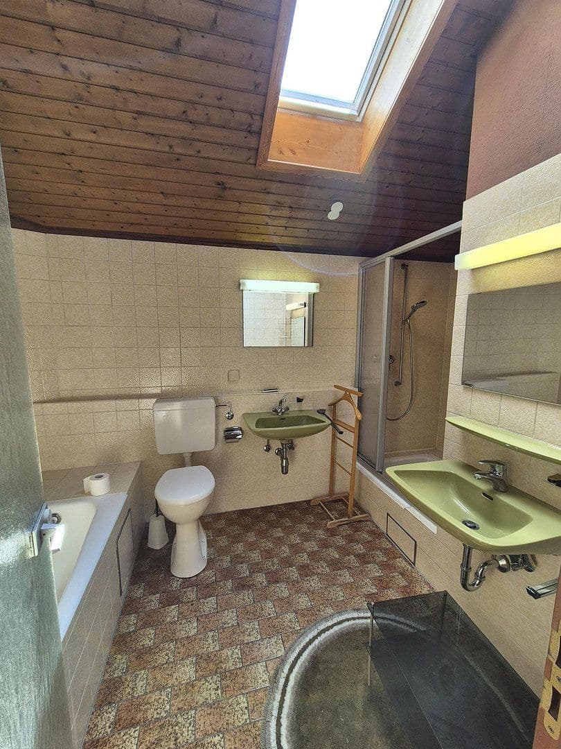 Prodej domu 119 m², pozemek 221 m², Reutlinger Straße 15, Tamm, Bádensko-Württembersko Prodej domu 119 m², pozemek 221 m², Reutlinger Straße 15, Tamm, Bádensko-Württembersko