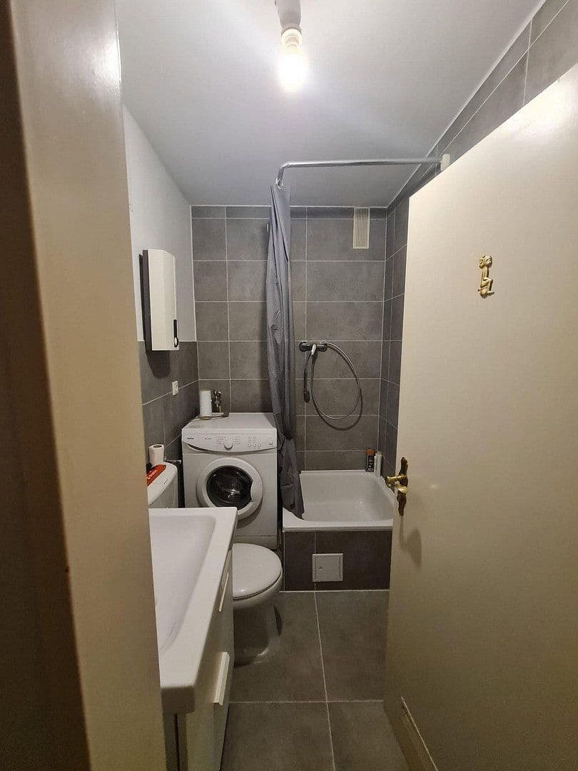 Prodej bytu 2+1 38 m², Köln, Severní Porýní-Vestfálsko Prodej bytu 2+1 38 m², Köln, Severní Porýní-Vestfálsko