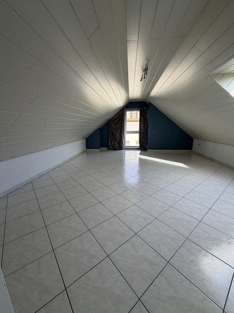 Pronájem bytu 4+kk 105 m², Brühl, Bádensko-Württembersko Pronájem bytu 4+kk 105 m², Brühl, Bádensko-Württembersko