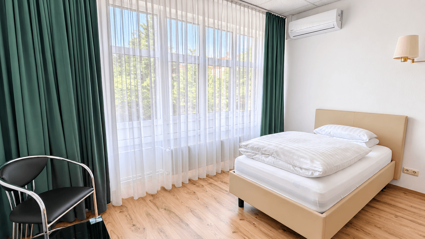 Pronájem bytu 3+1 114 m², Steinbergstr. 3, Leipzig, Leipzig OT Holzhausen, Sasko Pronájem bytu 3+1 114 m², Steinbergstr. 3, Leipzig, Leipzig OT Holzhausen, Sasko