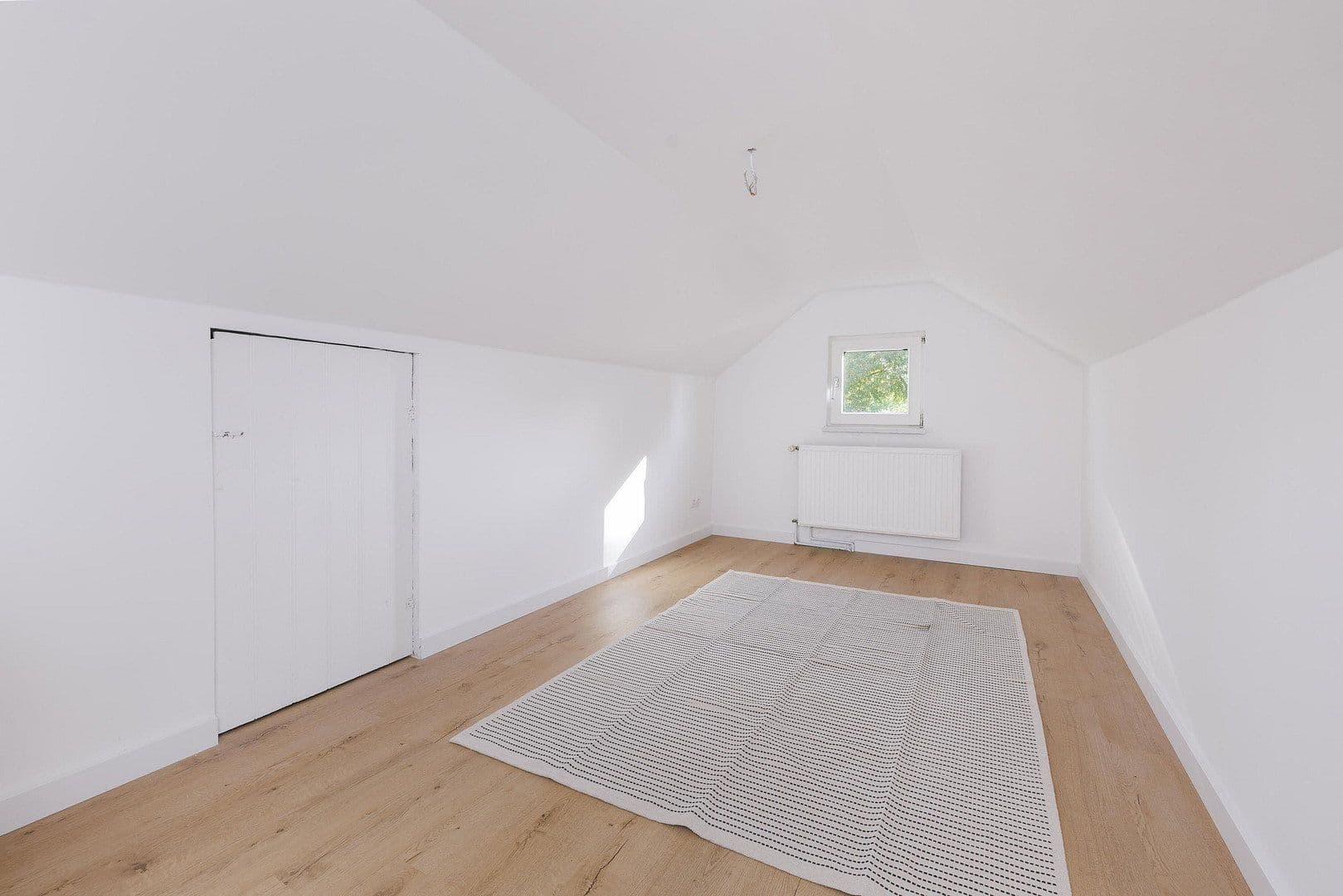 Prodej domu 104 m², pozemek 1.140 m², Falkensee, Braniborsko Prodej domu 104 m², pozemek 1.140 m², Falkensee, Braniborsko