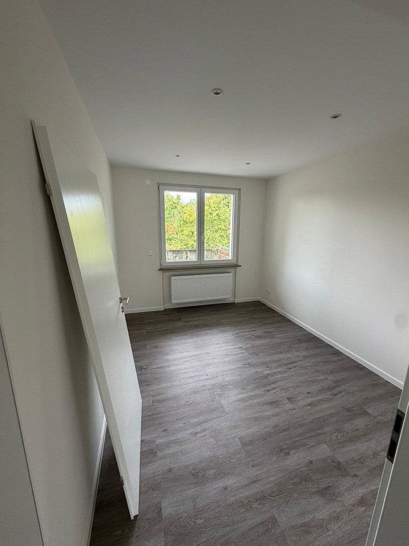 Pronájem bytu 3+1 75 m², Pforzheim, Bádensko-Württembersko Pronájem bytu 3+1 75 m², Pforzheim, Bádensko-Württembersko