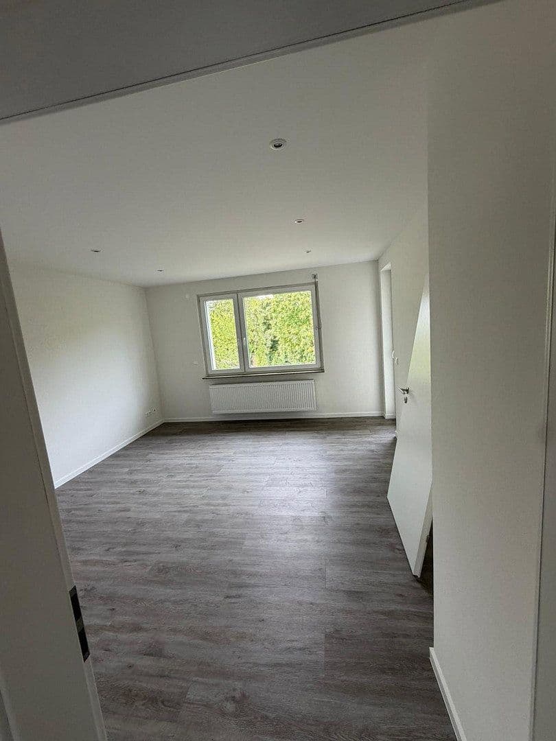 Pronájem bytu 3+1 75 m², Pforzheim, Bádensko-Württembersko Pronájem bytu 3+1 75 m², Pforzheim, Bádensko-Württembersko