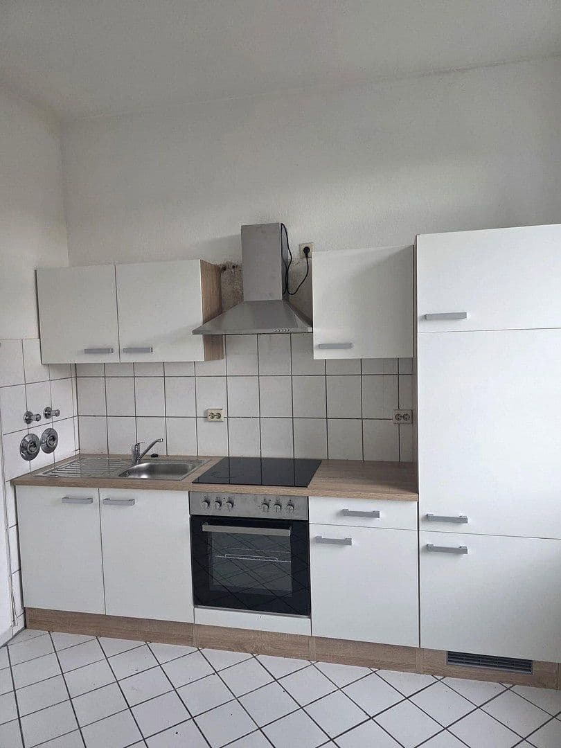 Pronájem bytu 2+1 58 m², Merseburgerstr. 197, Halle, Sasko-Anhaltsko Pronájem bytu 2+1 58 m², Merseburgerstr. 197, Halle, Sasko-Anhaltsko