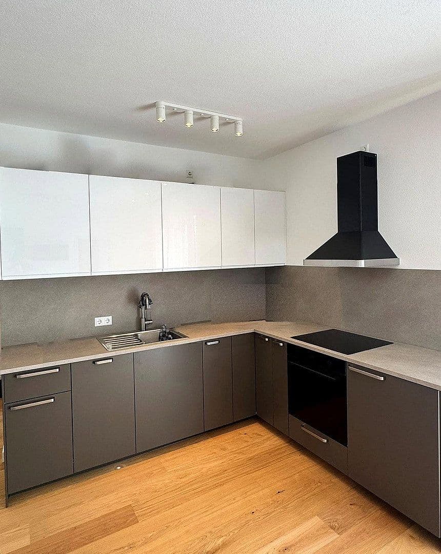Pronájem bytu 2+1 51 m², Metzingen, Bádensko-Württembersko Pronájem bytu 2+1 51 m², Metzingen, Bádensko-Württembersko