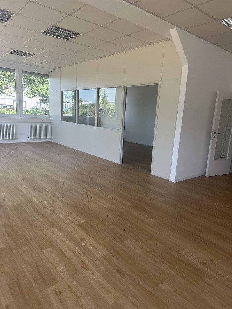 Pronájem kanceláře 168 m², Augsburg, Bavorsko Pronájem kanceláře 168 m², Augsburg, Bavorsko