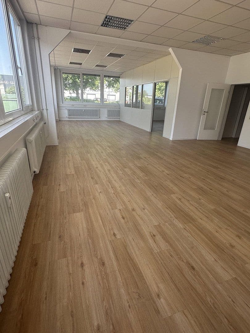 Pronájem kanceláře 168 m², Augsburg, Bavorsko Pronájem kanceláře 168 m², Augsburg, Bavorsko