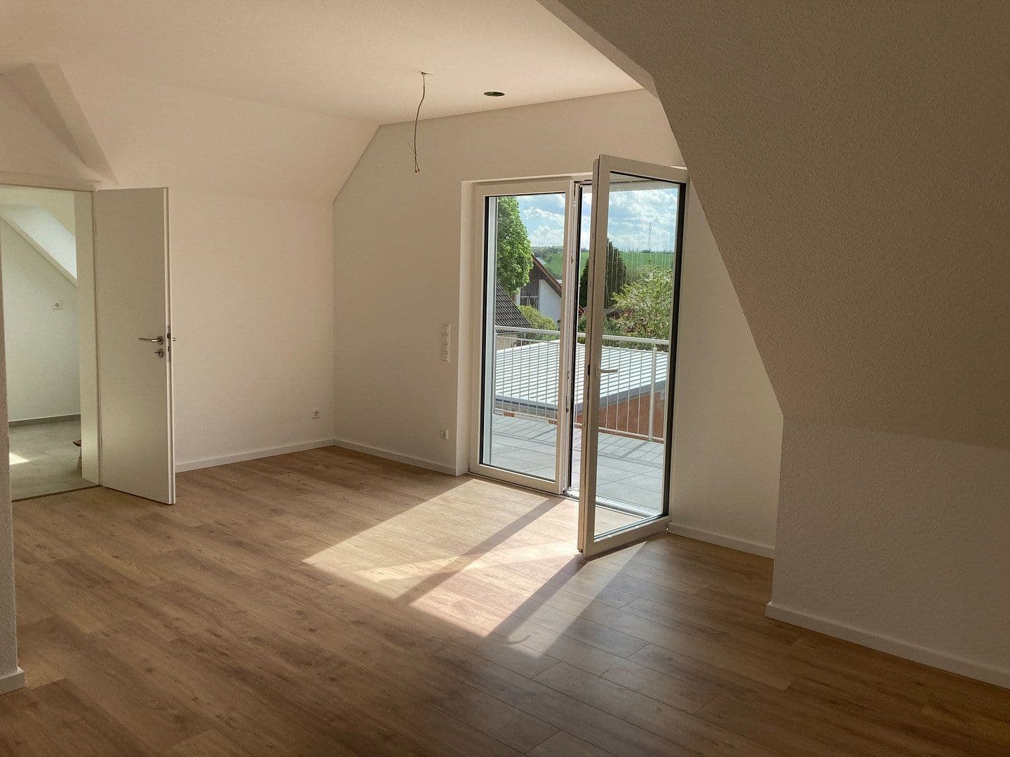 Pronájem bytu 3+1 85 m², Wiesenbach, Bádensko-Württembersko Pronájem bytu 3+1 85 m², Wiesenbach, Bádensko-Württembersko