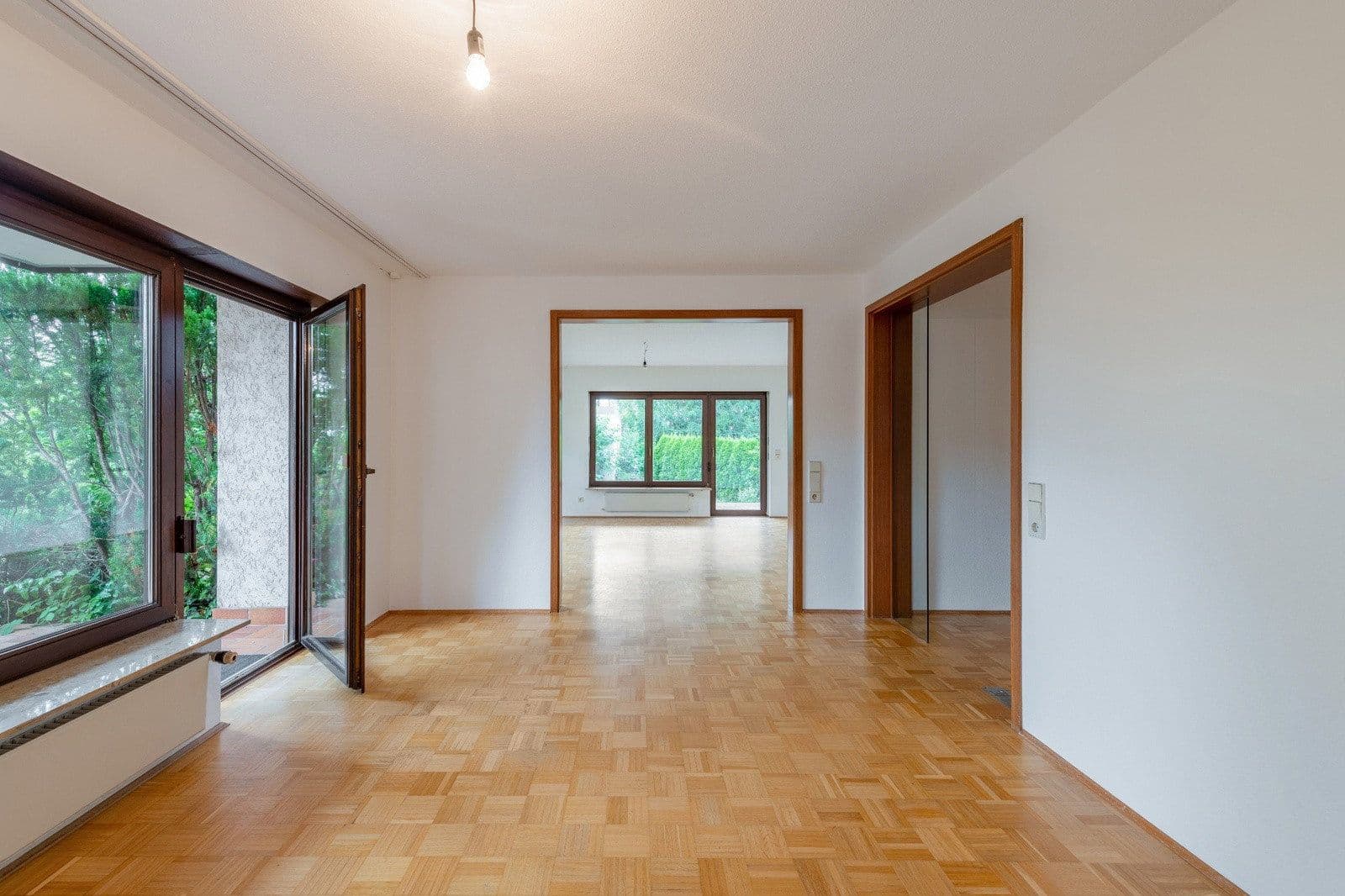 Pronájem bytu 5+1 132 m², Stuttgart, Bádensko-Württembersko Pronájem bytu 5+1 132 m², Stuttgart, Bádensko-Württembersko