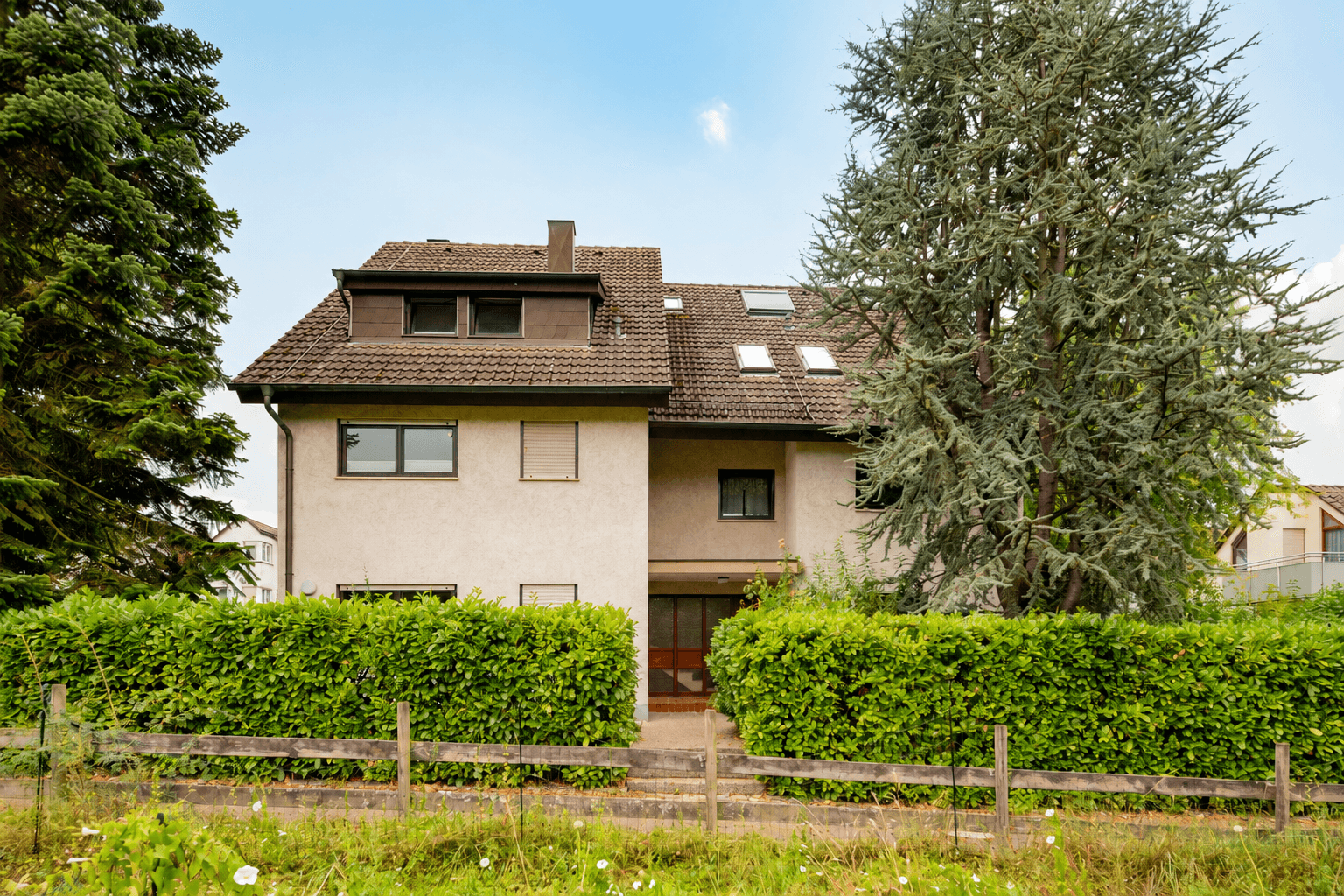 Pronájem bytu 5+1 132 m², Stuttgart, Bádensko-Württembersko Pronájem bytu 5+1 132 m², Stuttgart, Bádensko-Württembersko
