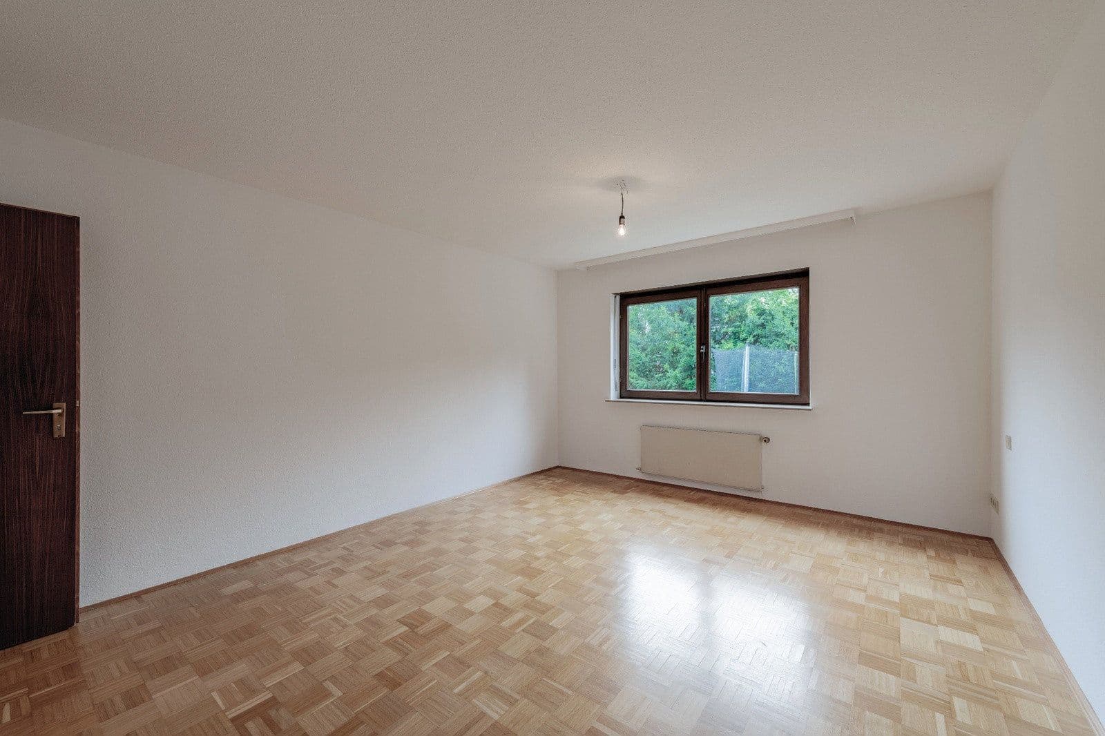 Pronájem bytu 5+1 132 m², Stuttgart, Bádensko-Württembersko Pronájem bytu 5+1 132 m², Stuttgart, Bádensko-Württembersko
