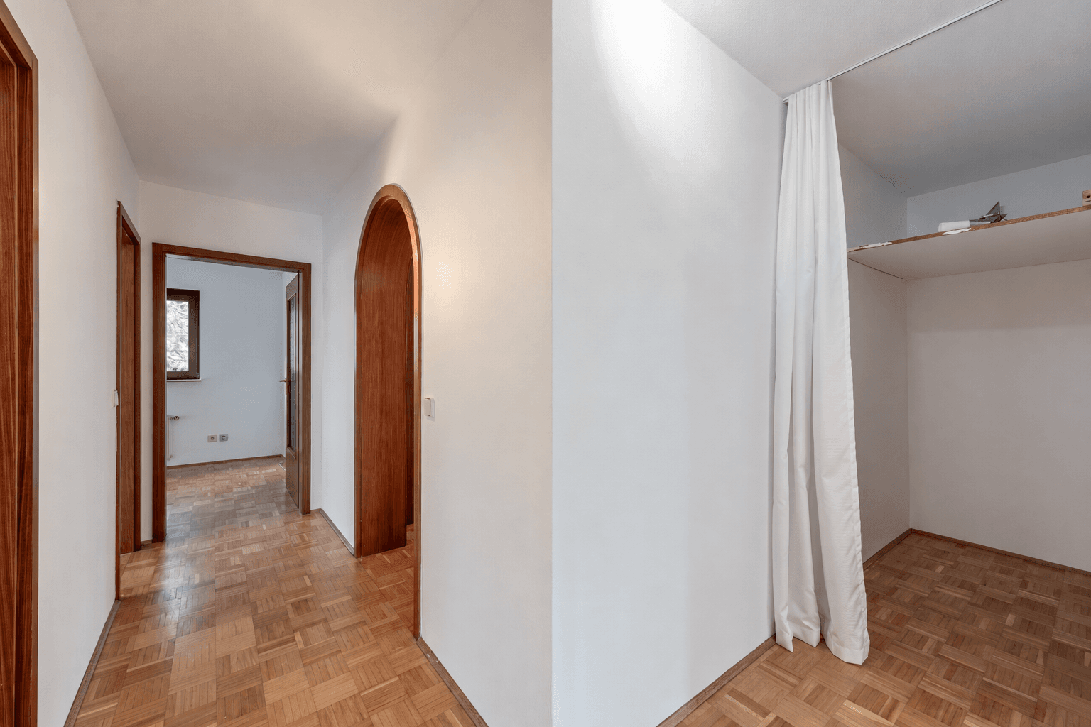 Pronájem bytu 5+1 132 m², Stuttgart, Bádensko-Württembersko Pronájem bytu 5+1 132 m², Stuttgart, Bádensko-Württembersko