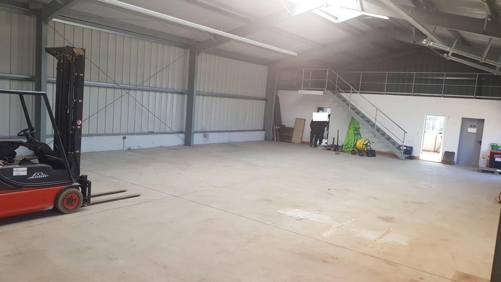 Pronájem nebytového prostoru 3.000 m², Elsbethenring 20, Pfeffenhausen, Bavorsko Pronájem nebytového prostoru 3.000 m², Elsbethenring 20, Pfeffenhausen, Bavorsko