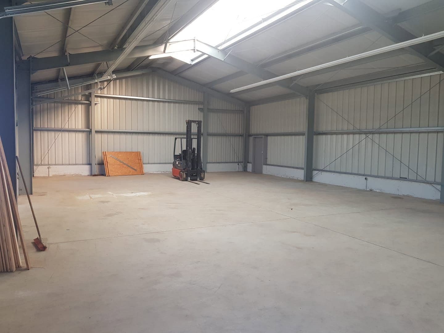 Pronájem nebytového prostoru 3.000 m², Elsbethenring 20, Pfeffenhausen, Bavorsko Pronájem nebytového prostoru 3.000 m², Elsbethenring 20, Pfeffenhausen, Bavorsko