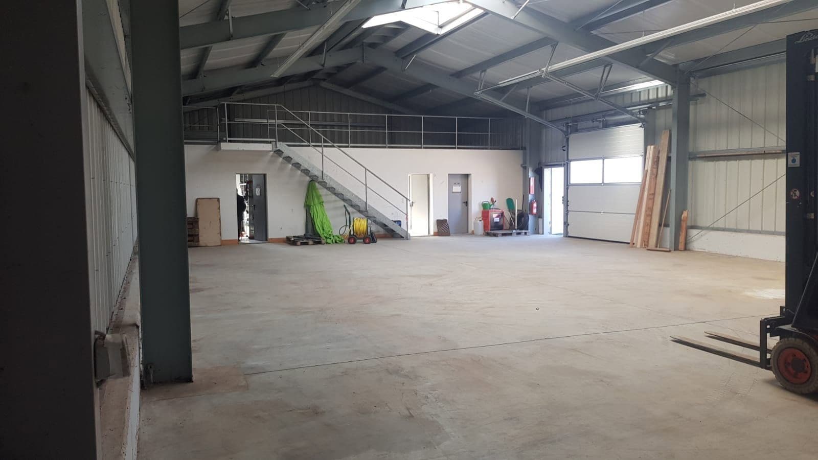 Pronájem nebytového prostoru 3.000 m², Elsbethenring 20, Pfeffenhausen, Bavorsko Pronájem nebytového prostoru 3.000 m², Elsbethenring 20, Pfeffenhausen, Bavorsko