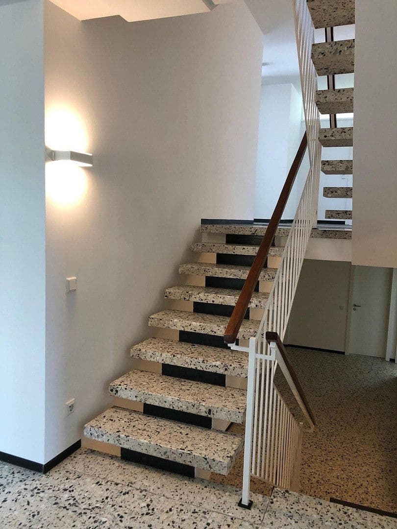 Pronájem domu 300 m², pozemek 1.899 m², Bürgstadt, Bavorsko Pronájem domu 300 m², pozemek 1.899 m², Bürgstadt, Bavorsko