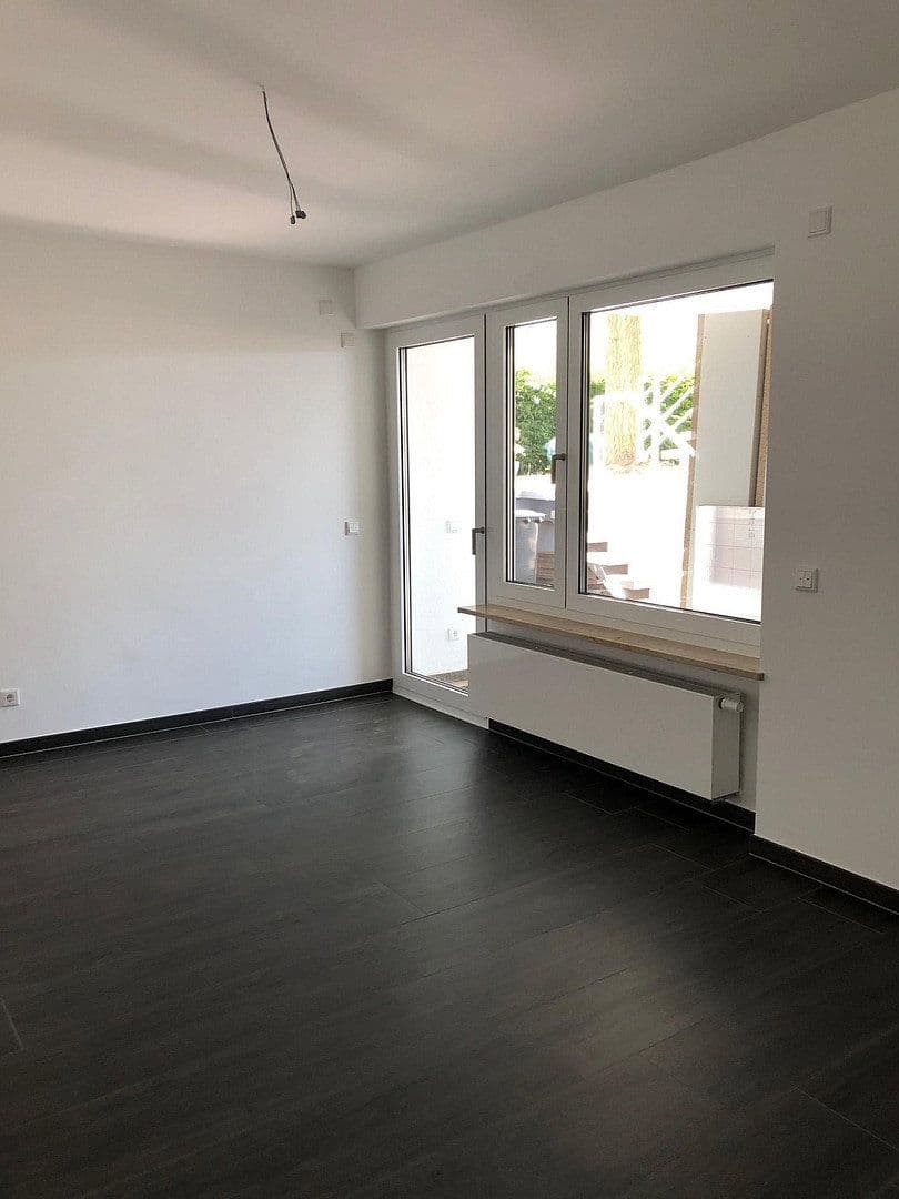 Pronájem domu 300 m², pozemek 1.899 m², Bürgstadt, Bavorsko Pronájem domu 300 m², pozemek 1.899 m², Bürgstadt, Bavorsko