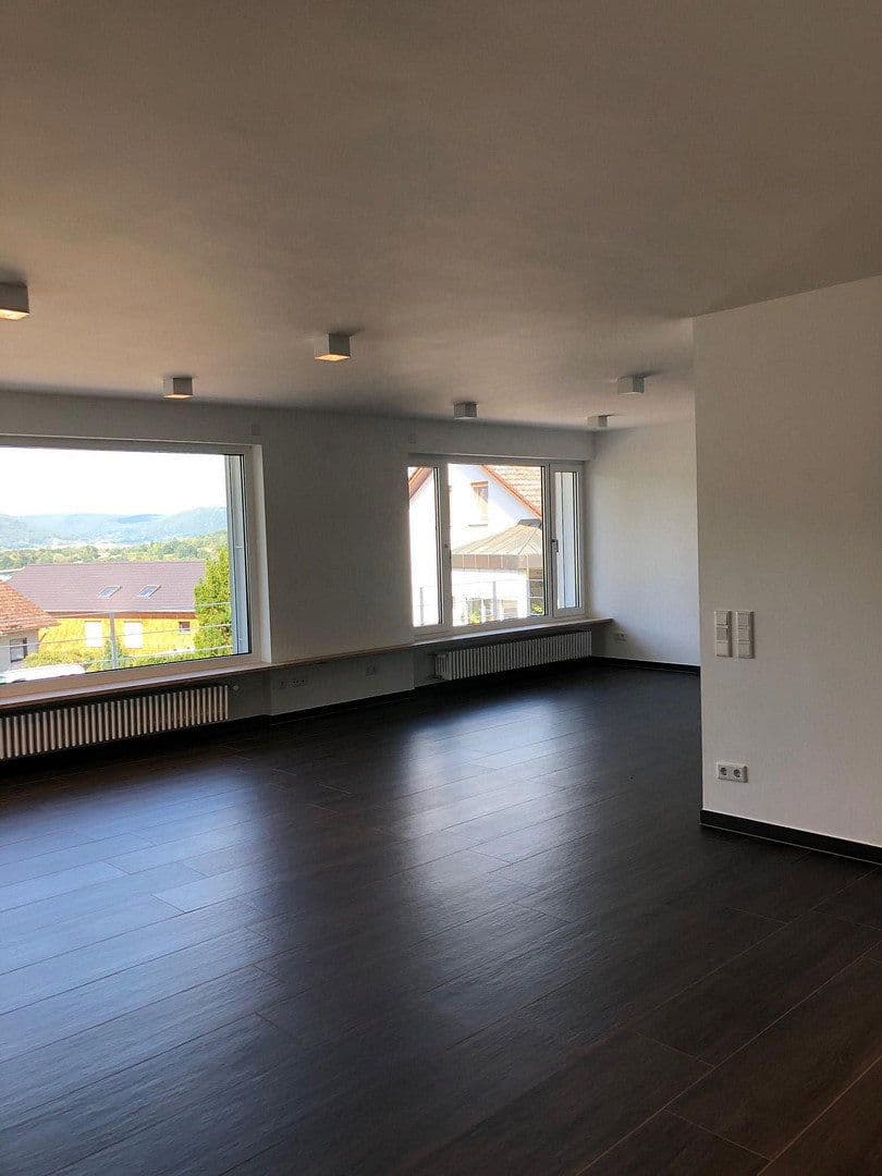 Pronájem domu 300 m², pozemek 1.899 m², Bürgstadt, Bavorsko Pronájem domu 300 m², pozemek 1.899 m², Bürgstadt, Bavorsko