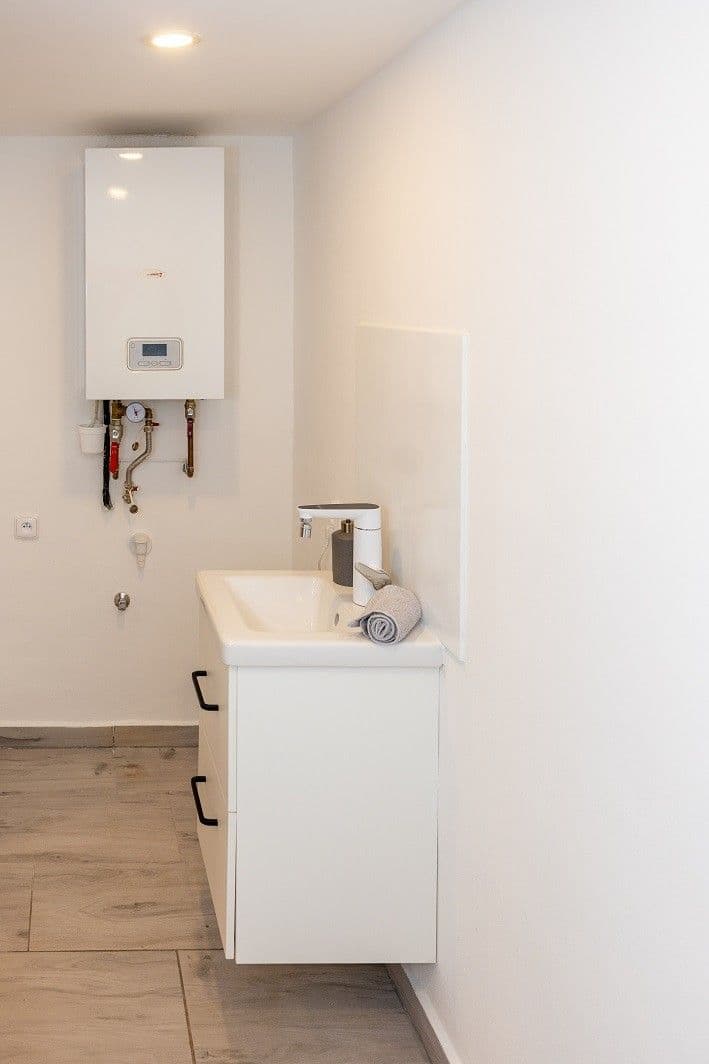 Prodej nebytového prostoru 35 m², Ouvalova, Slaný, Středočeský kraj Prodej nebytového prostoru 35 m², Ouvalova, Slaný, Středočeský kraj