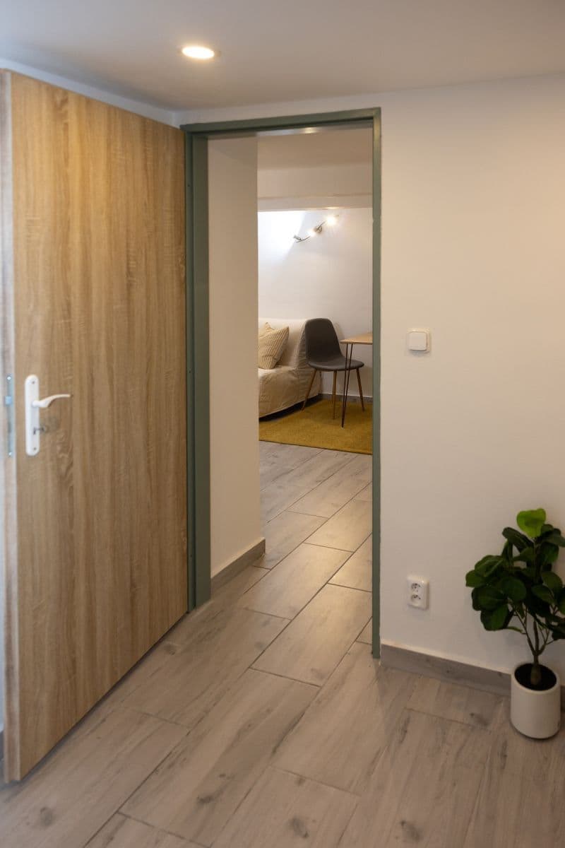 Prodej nebytového prostoru 35 m², Ouvalova, Slaný, Středočeský kraj Prodej nebytového prostoru 35 m², Ouvalova, Slaný, Středočeský kraj
