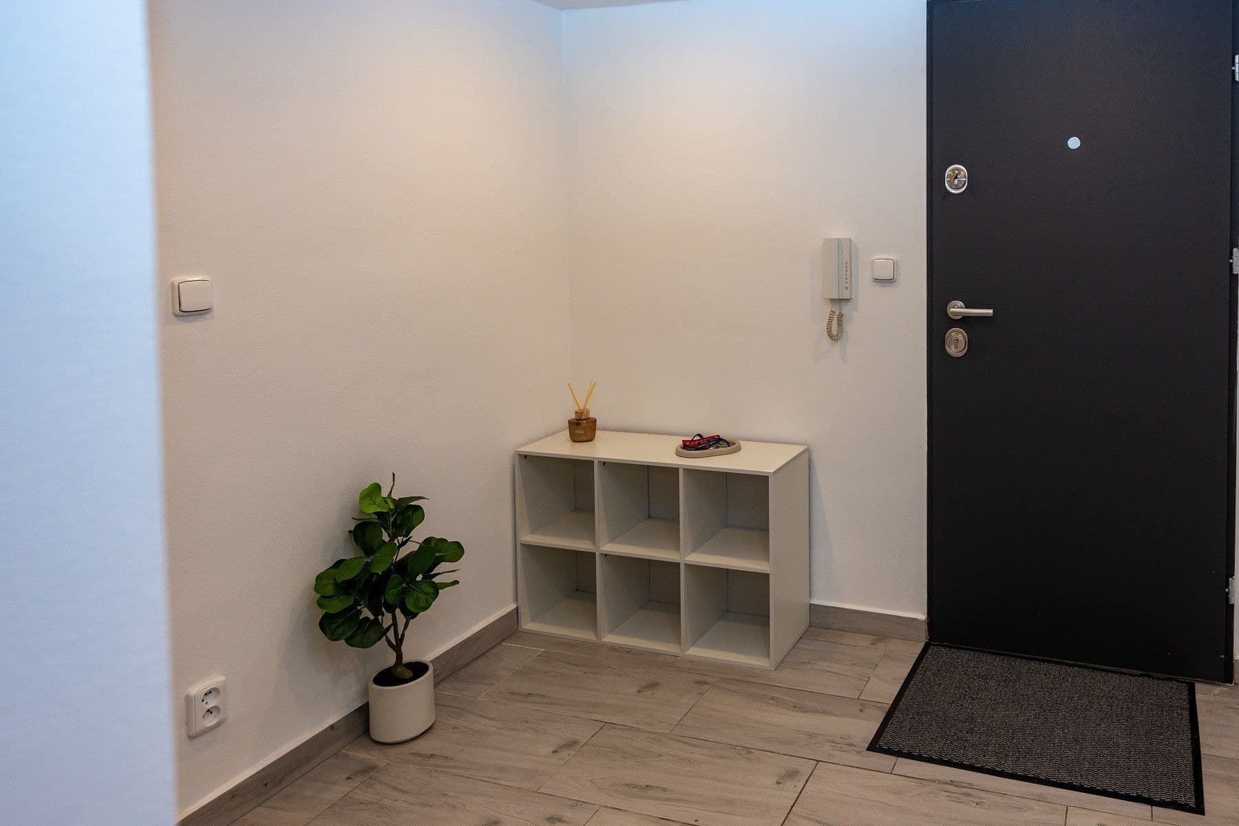 Prodej nebytového prostoru 35 m², Ouvalova, Slaný, Středočeský kraj Prodej nebytového prostoru 35 m², Ouvalova, Slaný, Středočeský kraj