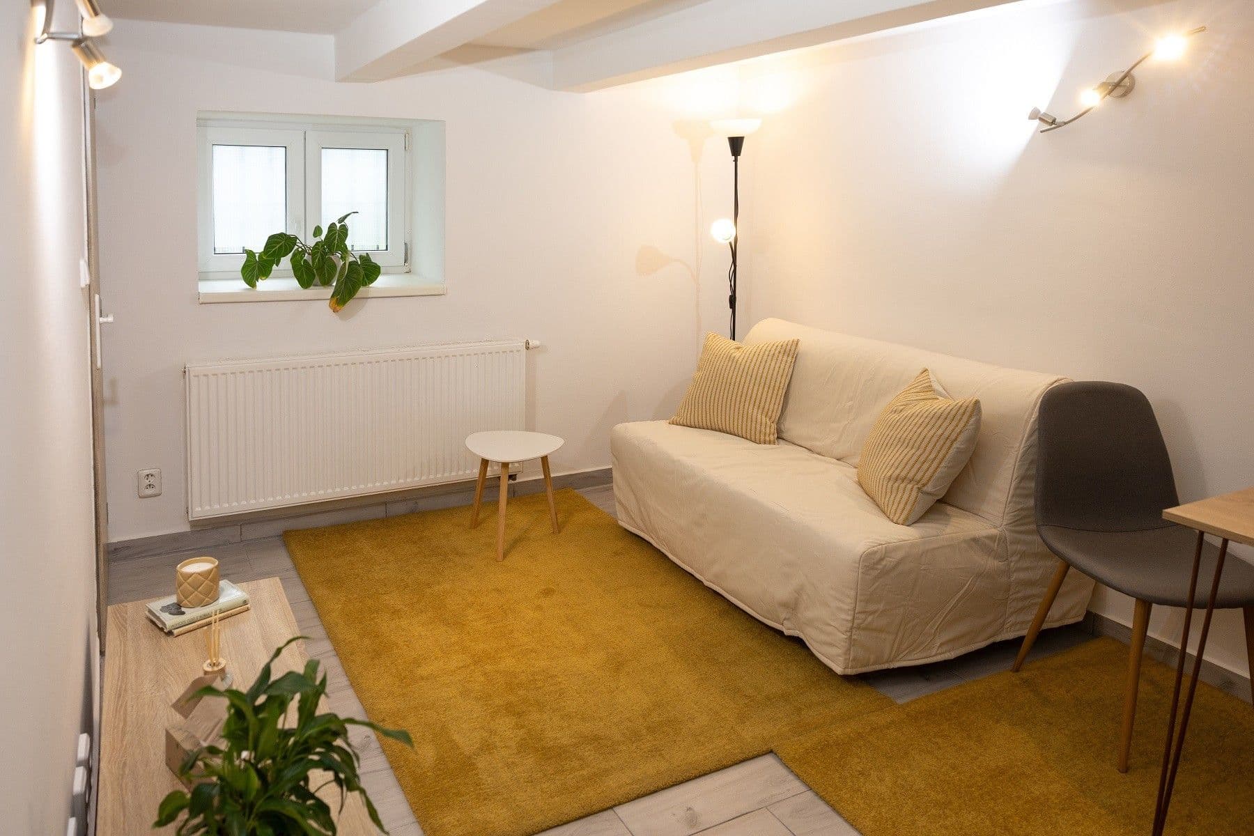 Prodej nebytového prostoru 35 m², Ouvalova, Slaný, Středočeský kraj Prodej nebytového prostoru 35 m², Ouvalova, Slaný, Středočeský kraj