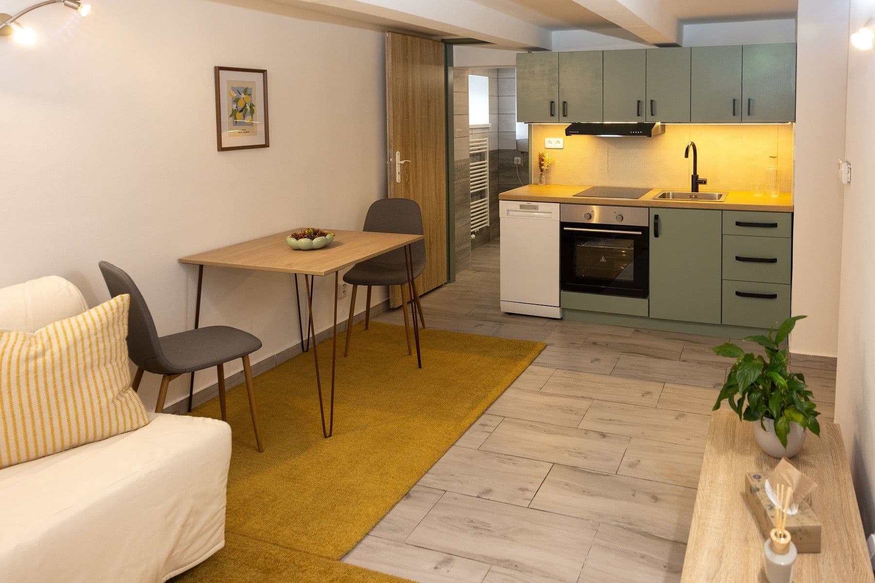 Prodej nebytového prostoru 35 m², Ouvalova, Slaný, Středočeský kraj Prodej nebytového prostoru 35 m², Ouvalova, Slaný, Středočeský kraj