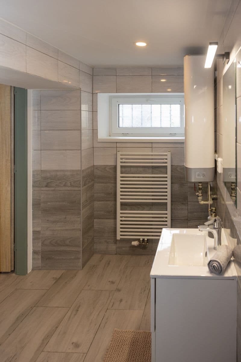 Prodej nebytového prostoru 35 m², Ouvalova, Slaný, Středočeský kraj Prodej nebytového prostoru 35 m², Ouvalova, Slaný, Středočeský kraj