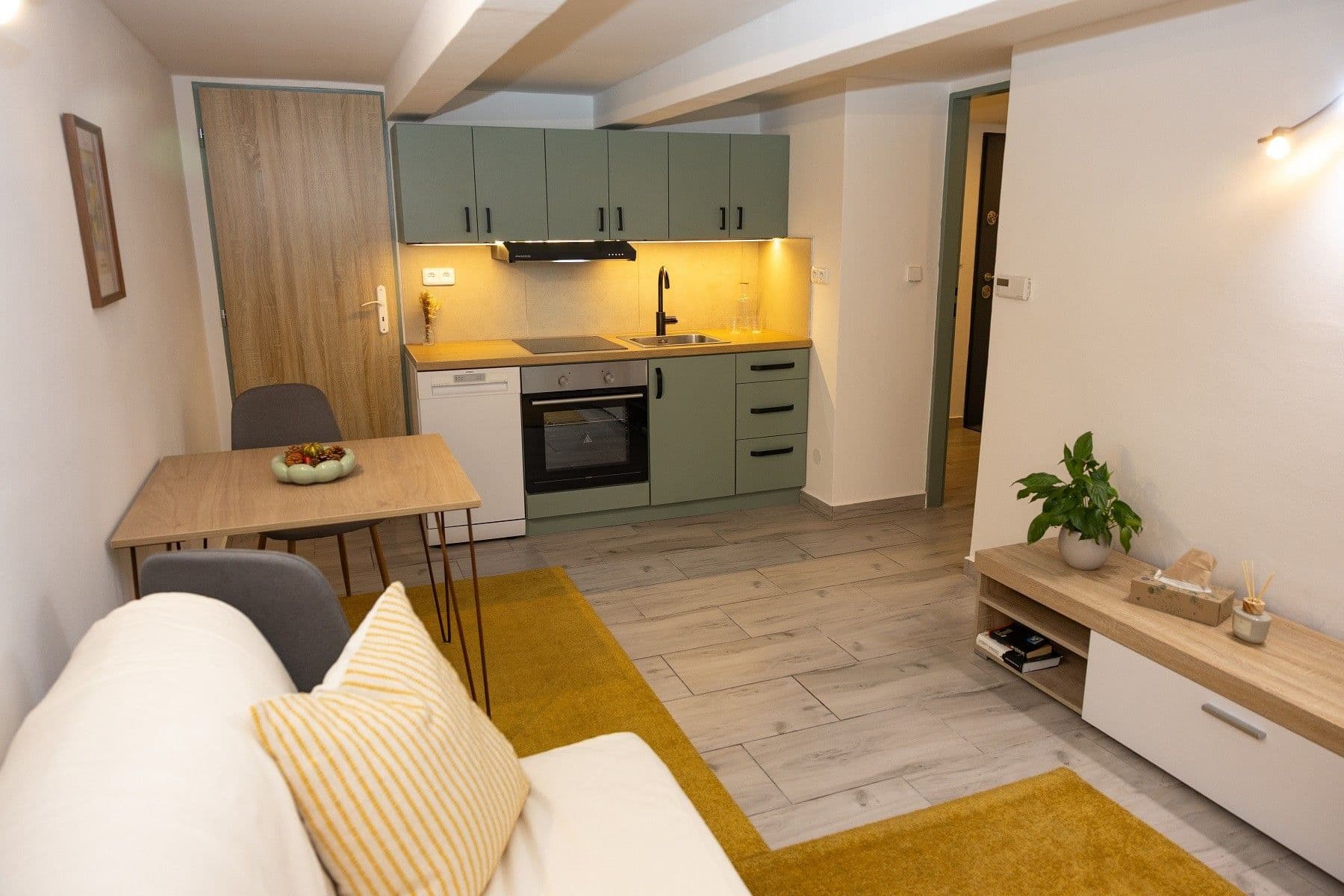 Prodej nebytového prostoru 35 m², Ouvalova, Slaný, Středočeský kraj Prodej nebytového prostoru 35 m², Ouvalova, Slaný, Středočeský kraj