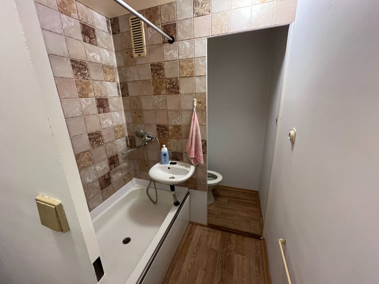 Pronájem bytu 1+kk 36 m², V. Talicha, České Budějovice, Jihočeský kraj Pronájem bytu 1+kk 36 m², V. Talicha, České Budějovice, Jihočeský kraj