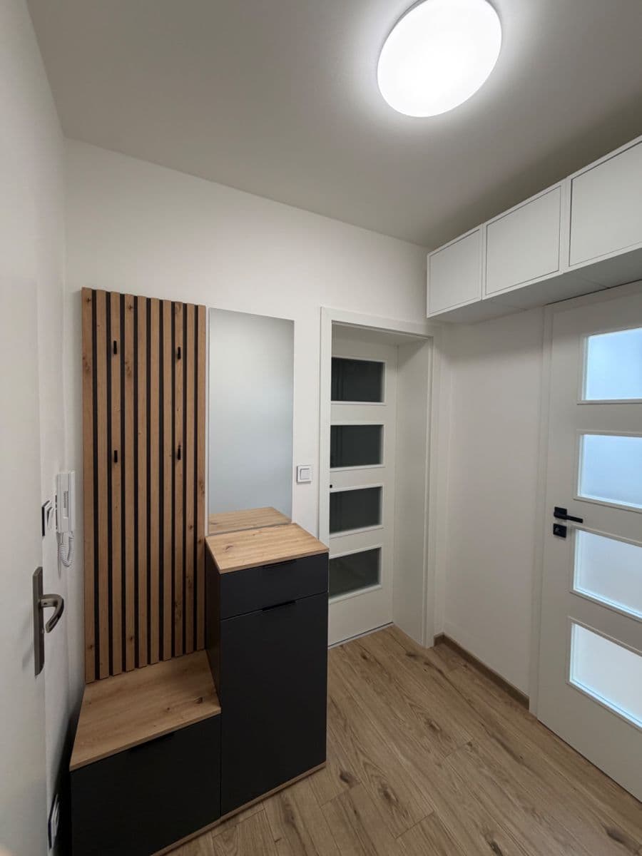 Pronájem bytu 1+kk 66 m², Komenského, Nymburk, Středočeský kraj Pronájem bytu 1+kk 66 m², Komenského, Nymburk, Středočeský kraj