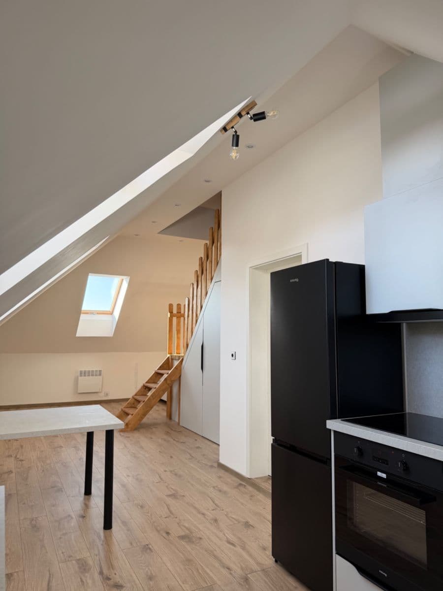 Pronájem bytu 1+kk 66 m², Komenského, Nymburk, Středočeský kraj Pronájem bytu 1+kk 66 m², Komenského, Nymburk, Středočeský kraj