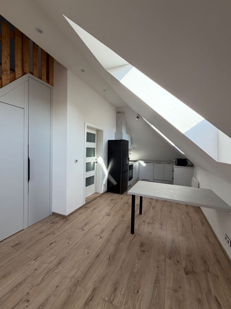 Pronájem bytu 1+kk 66 m², Komenského, Nymburk, Středočeský kraj Pronájem bytu 1+kk 66 m², Komenského, Nymburk, Středočeský kraj