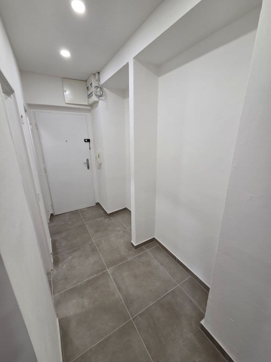 Pronájem bytu 3+1 73 m², Na Královkách, Kuřim, Jihomoravský kraj Pronájem bytu 3+1 73 m², Na Královkách, Kuřim, Jihomoravský kraj