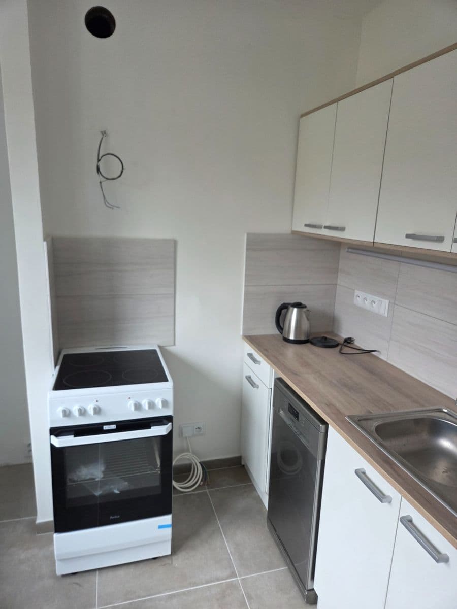 Pronájem bytu 3+1 73 m², Na Královkách, Kuřim, Jihomoravský kraj Pronájem bytu 3+1 73 m², Na Královkách, Kuřim, Jihomoravský kraj