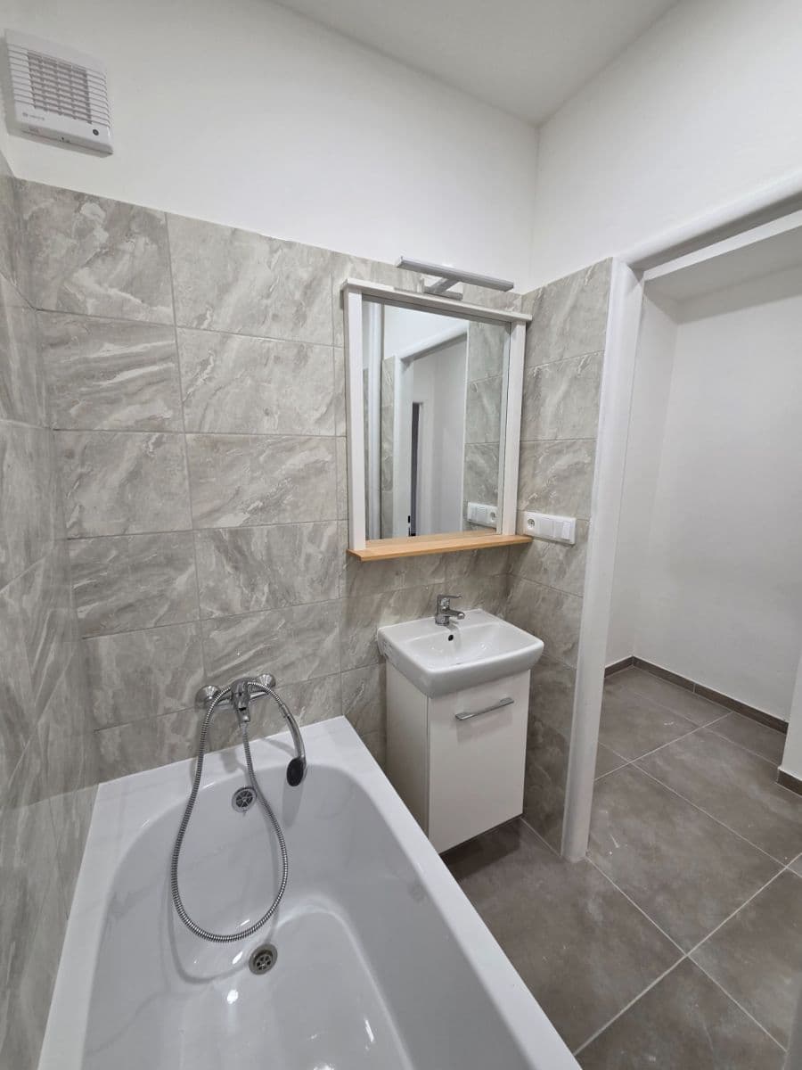 Pronájem bytu 3+1 73 m², Na Královkách, Kuřim, Jihomoravský kraj Pronájem bytu 3+1 73 m², Na Královkách, Kuřim, Jihomoravský kraj
